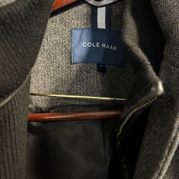 Men’s Cole Haan taupe overcoat with zipped enclosed liner and buttoned front - Picture 4 of 5